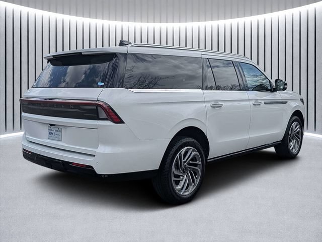New 2026 Lincoln Navigator L Reserve AWD/4WD image 3