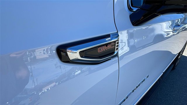 Used 2025 GMC Yukon XL Denali image 10