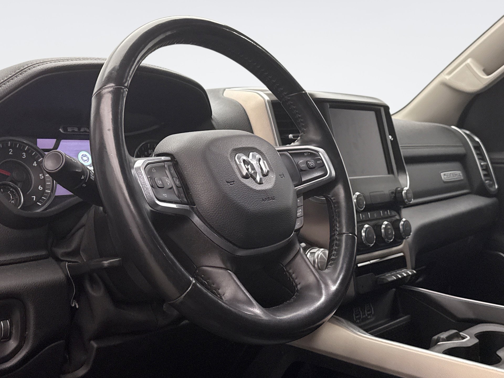 Used 2022 RAM 1500 Laramie AWD/4WD image 7