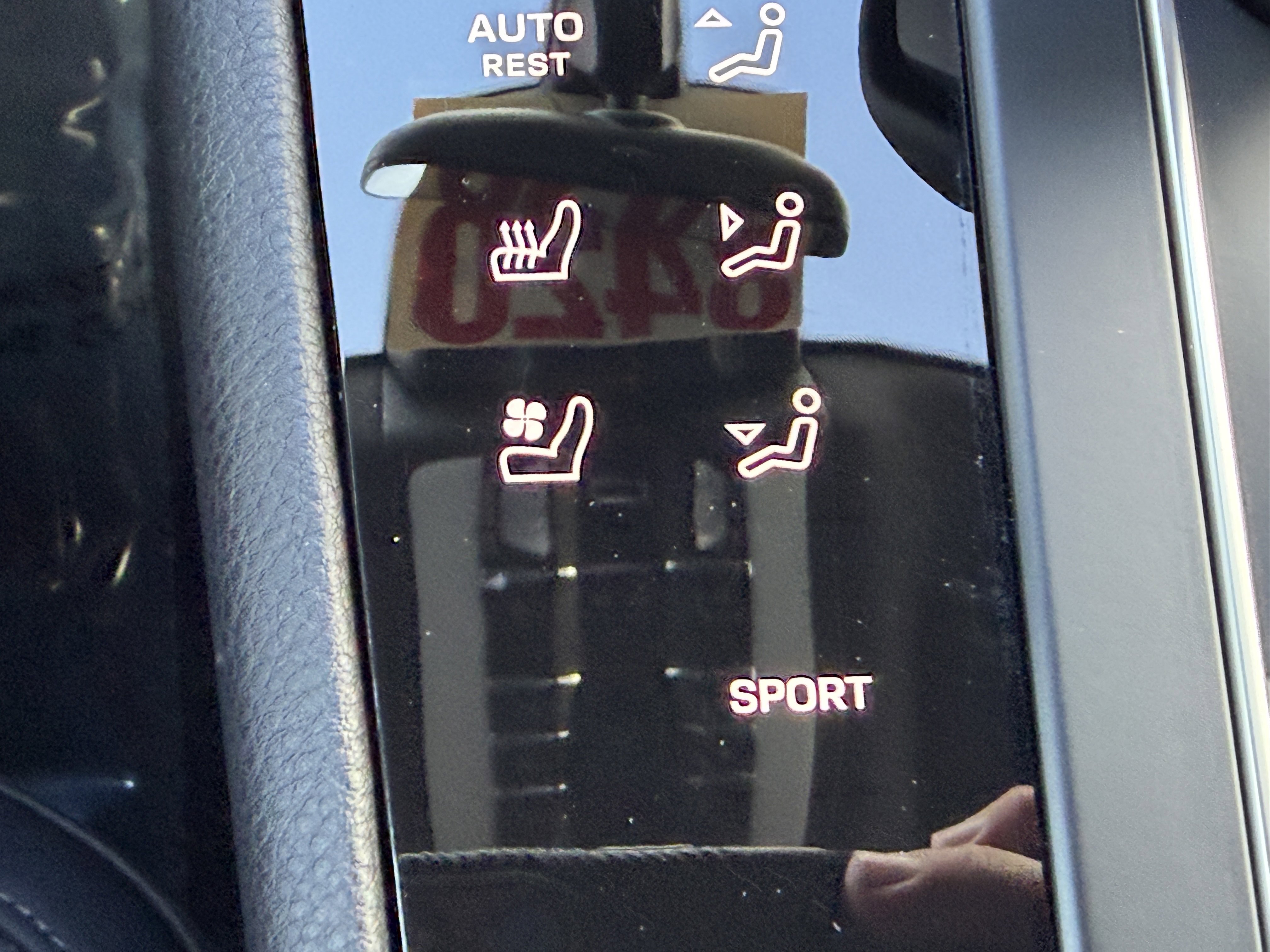 Certified 2025 Porsche Macan image 32