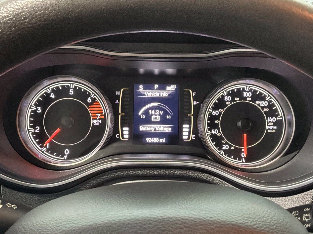 Used 2021 Jeep Cherokee Latitude FWD image 9