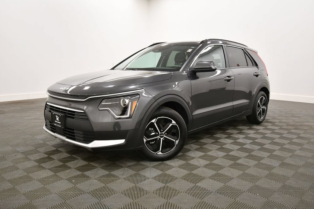 Certified 2025 Kia Niro EX FWD image 2