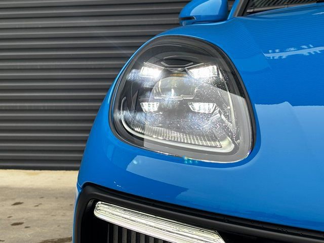 New 2026 Porsche Macan GTS image 12