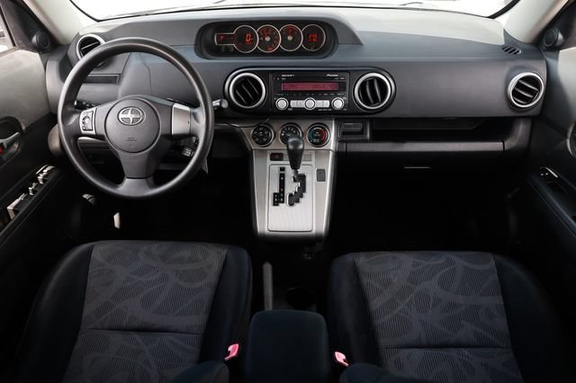 Used 2011 Scion xB FWD image 2