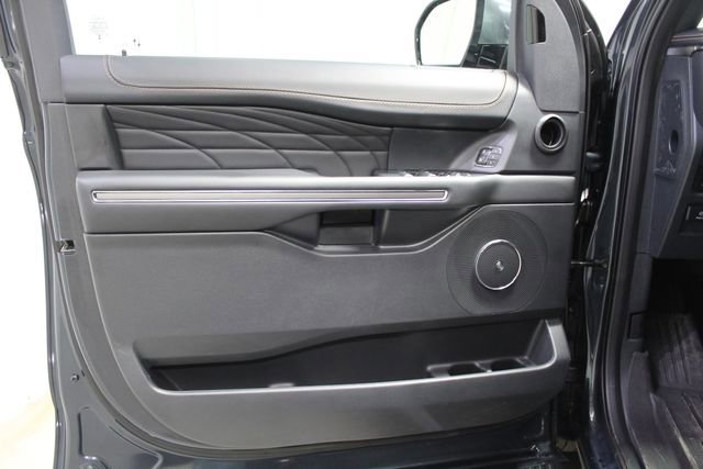 Used 2023 Ford Expedition Platinum RWD image 9