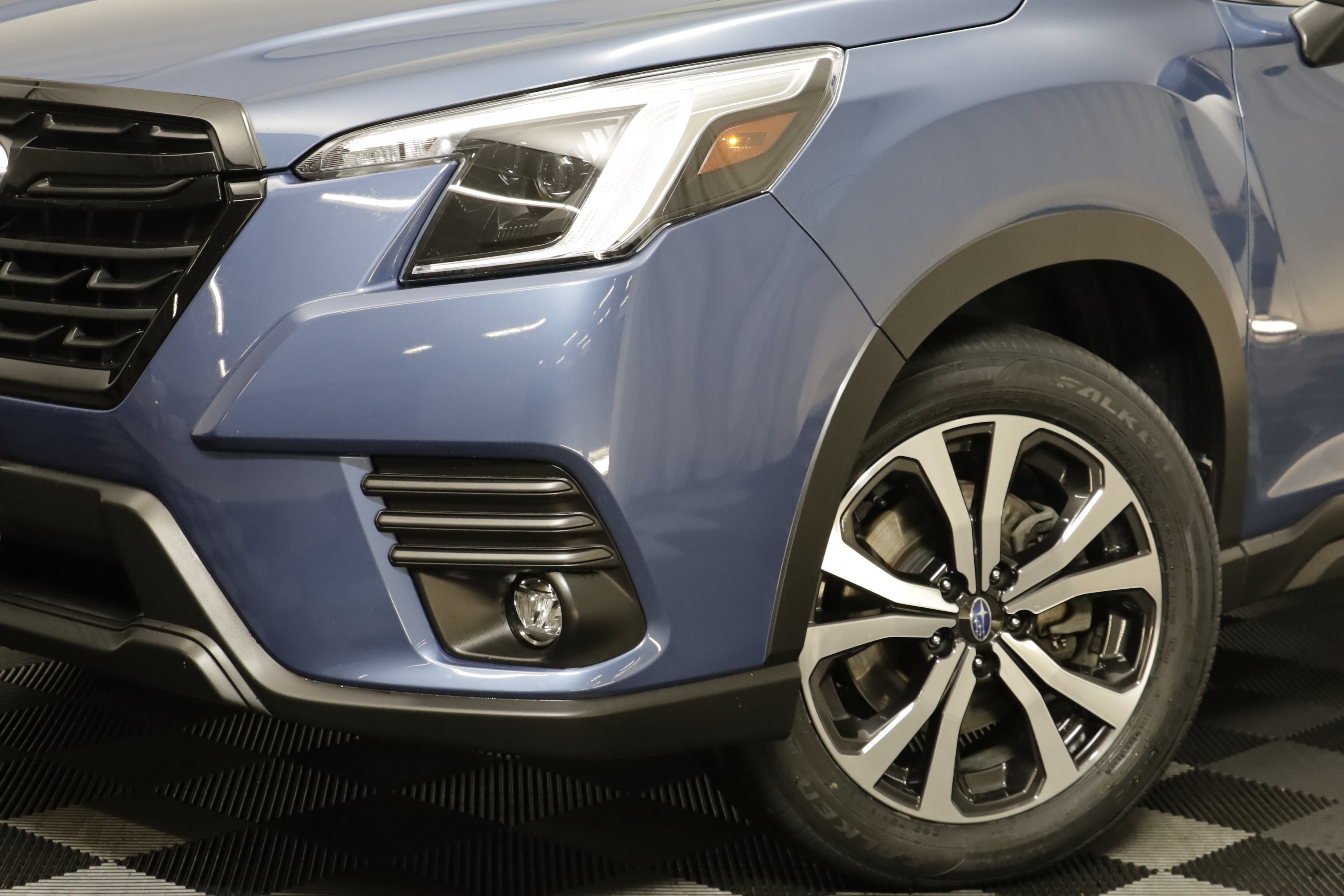 Used 2024 Subaru Forester Limited w/ Convenience Package AWD/4WD image 3