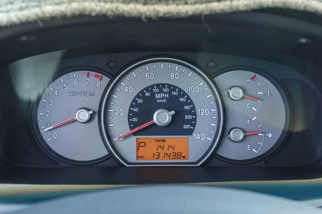 Used 2007 Kia Rondo LX image 24