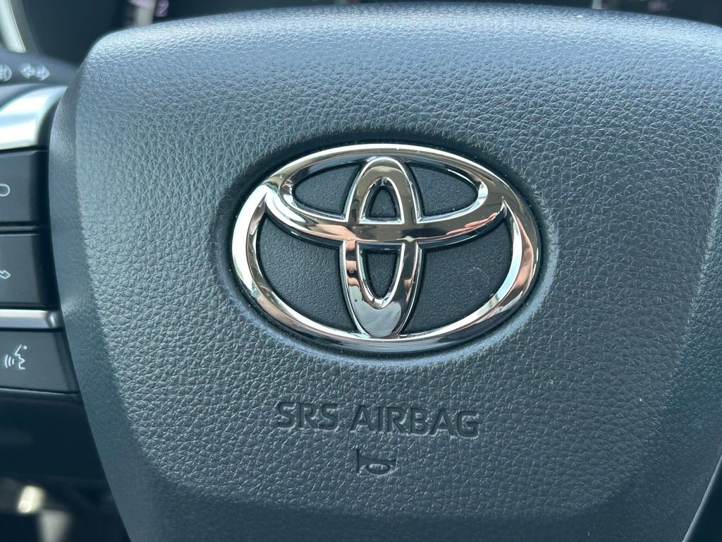 Certified 2025 Toyota Highlander XLE FWD image 40