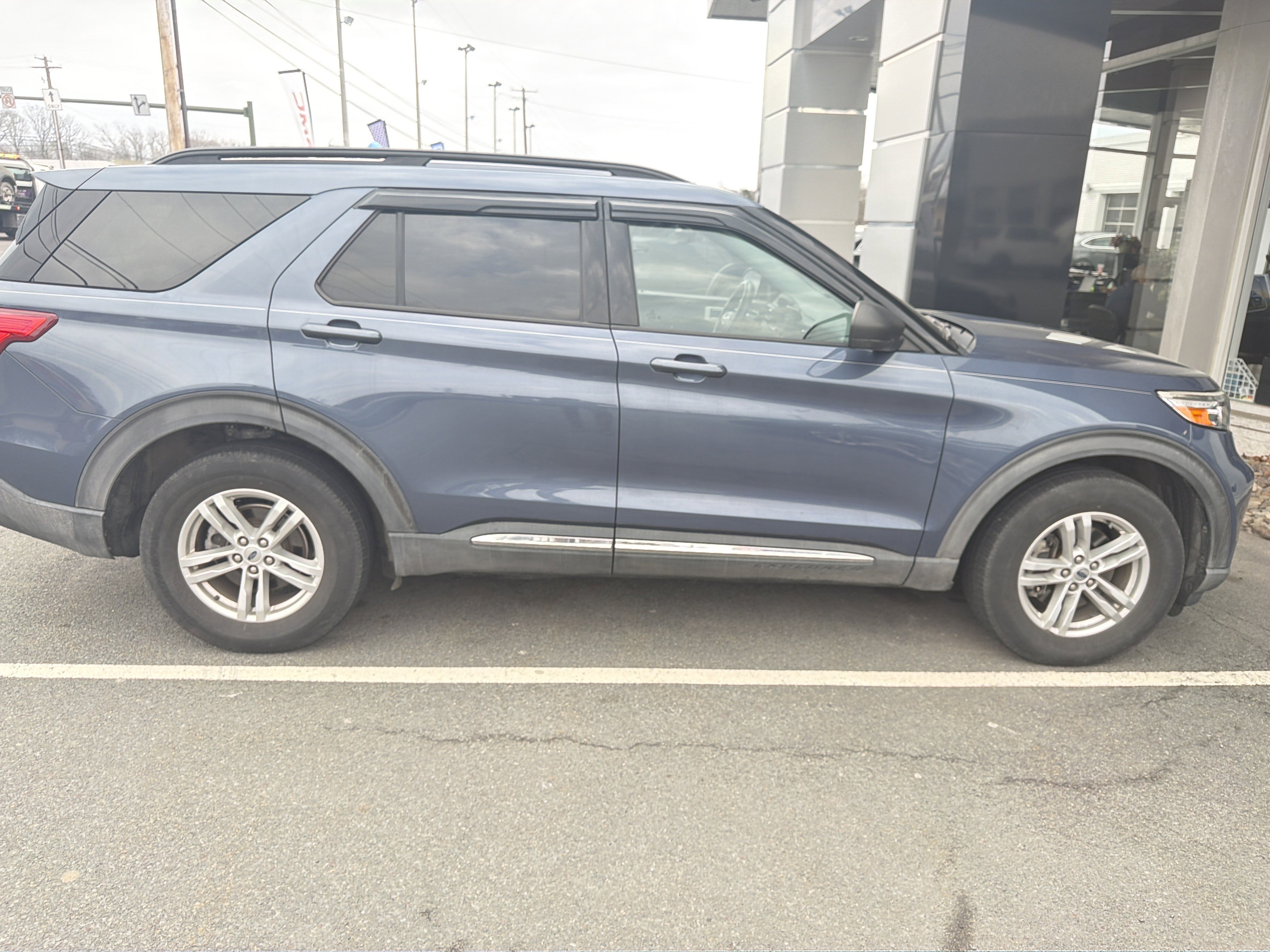 Used 2021 Ford Explorer XLT image 7