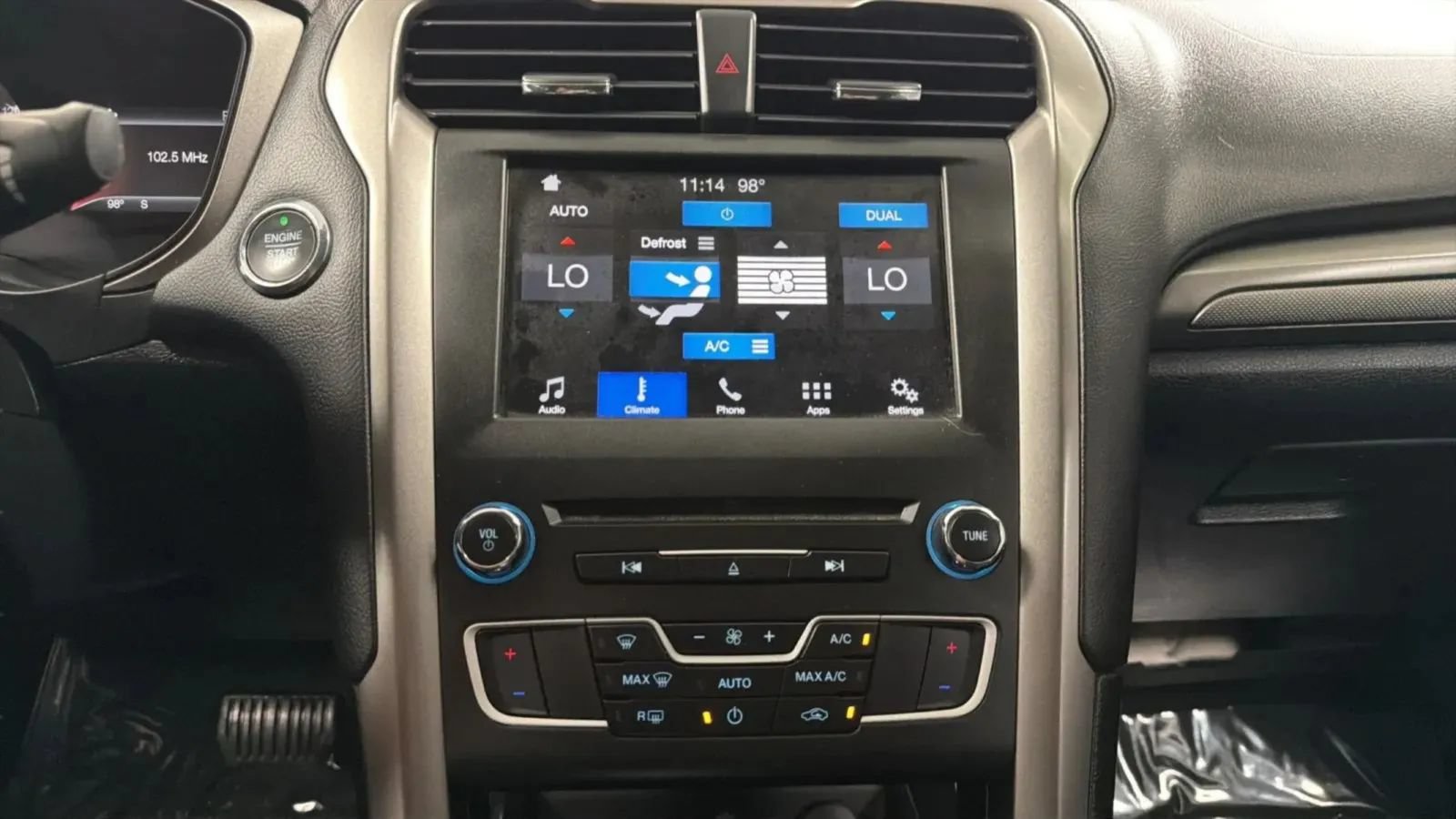 Used 2018 Ford Fusion SE w/ Fusion SE Technology Package FWD image 14