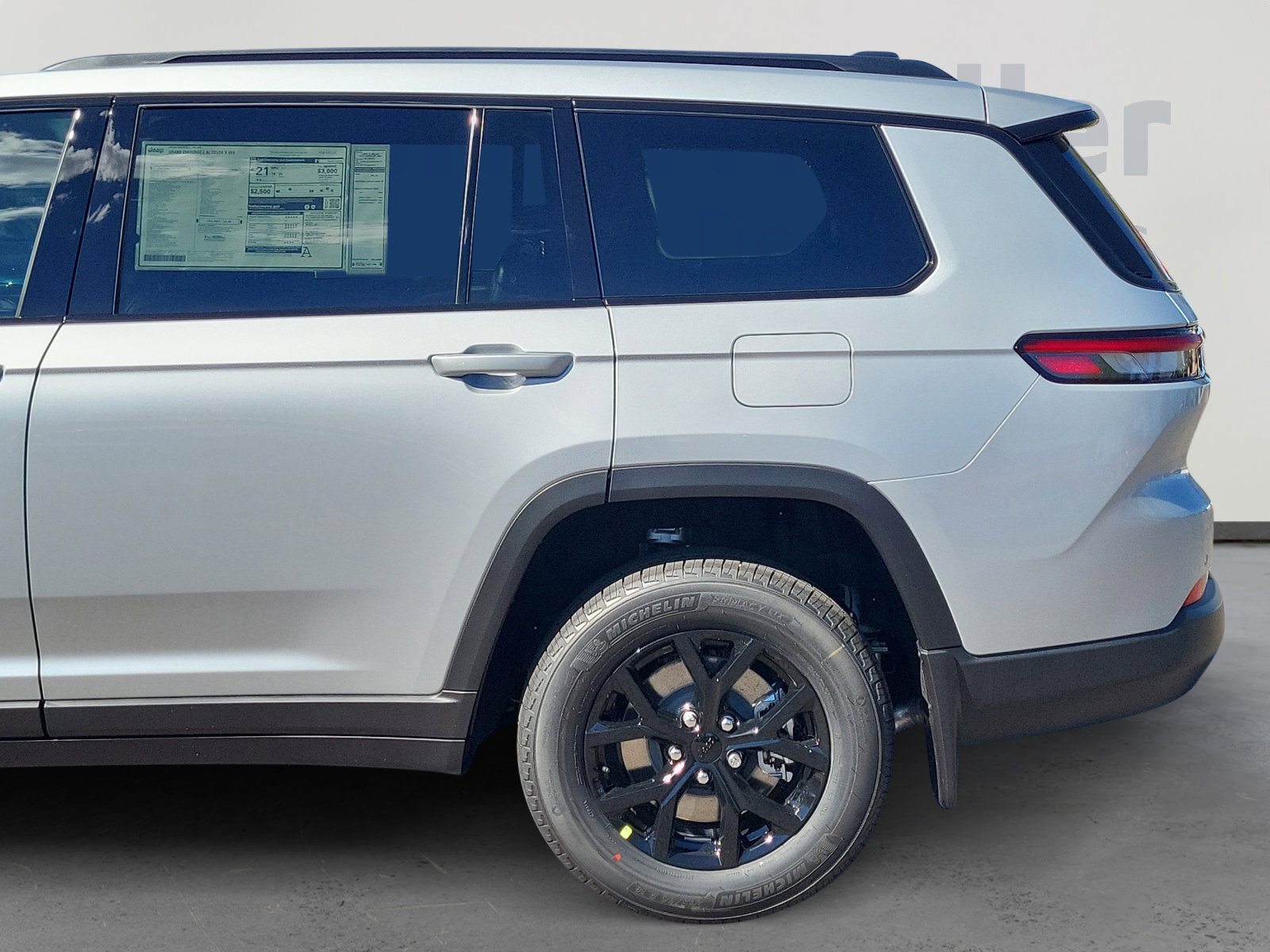 New 2025 Jeep Grand Cherokee L Altitude image 4