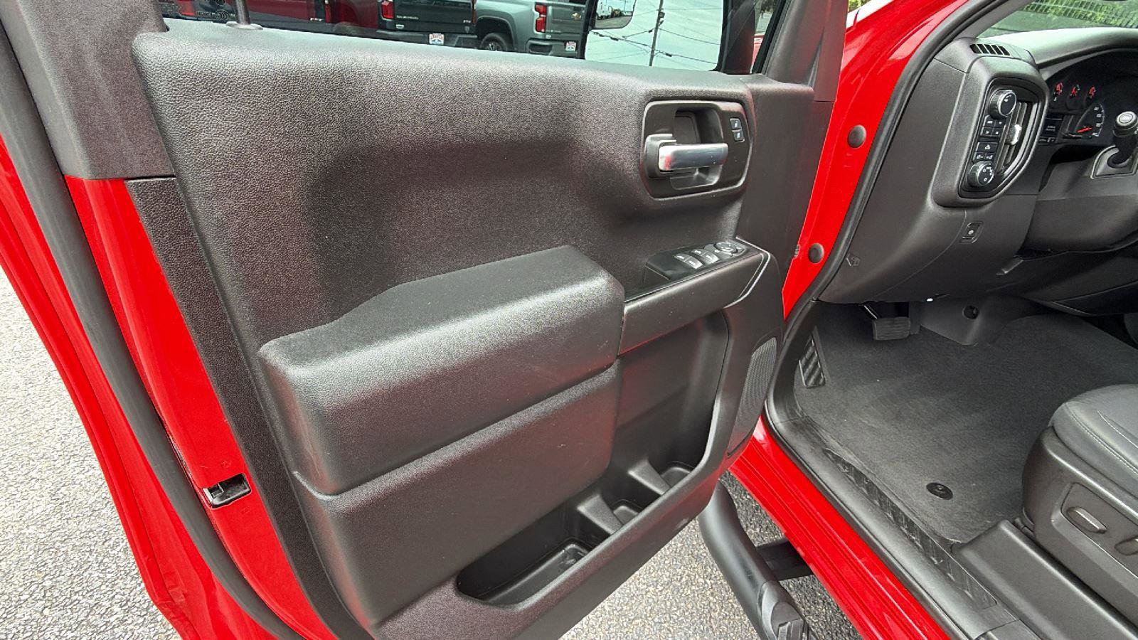 Certified 2022 Chevrolet Silverado 1500 Custom Trail Boss w/ LPO, Dark Essentials Package AWD/4WD image 11