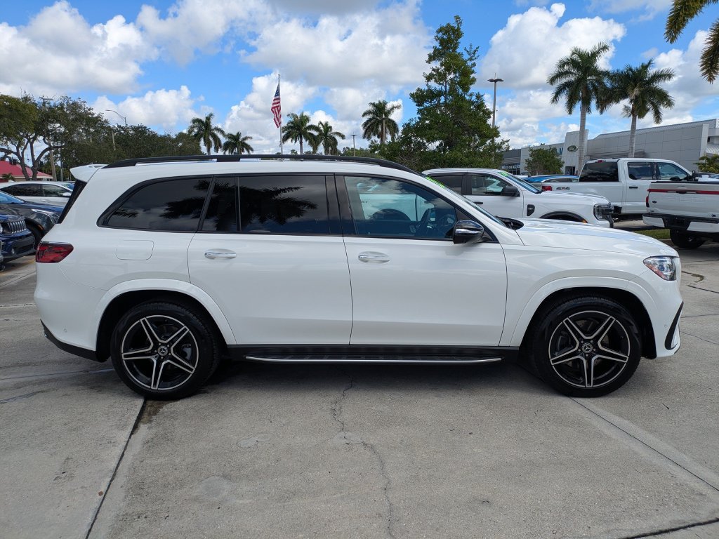 Used 2025 Mercedes-Benz GLS 450 4MATIC image 3