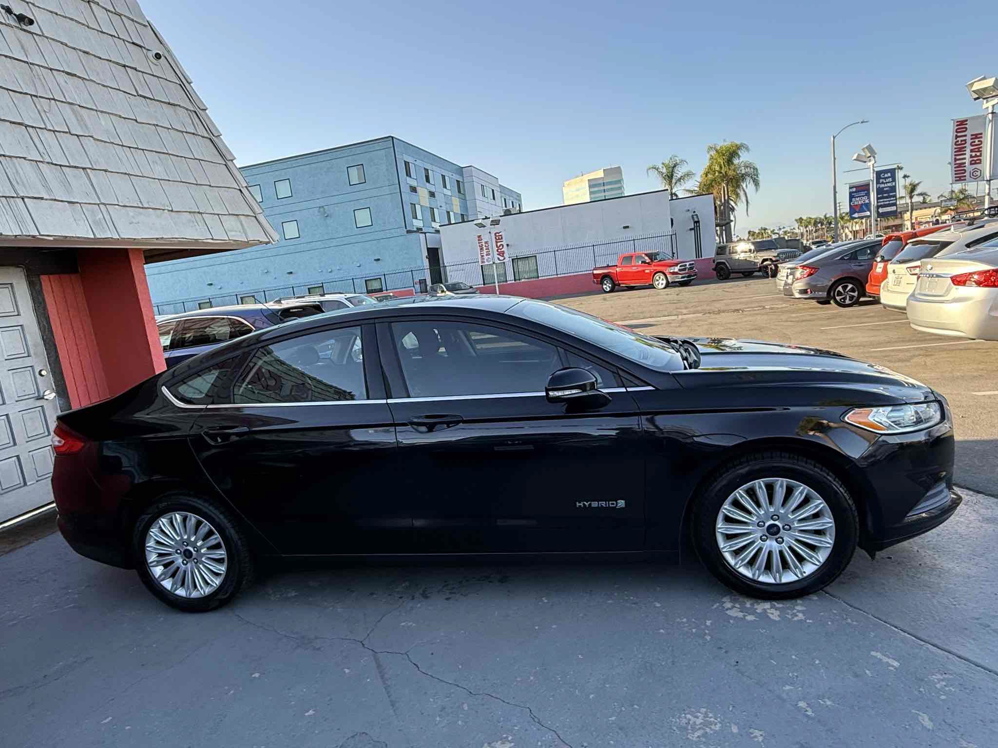 Used 2016 Ford Fusion SE FWD image 25