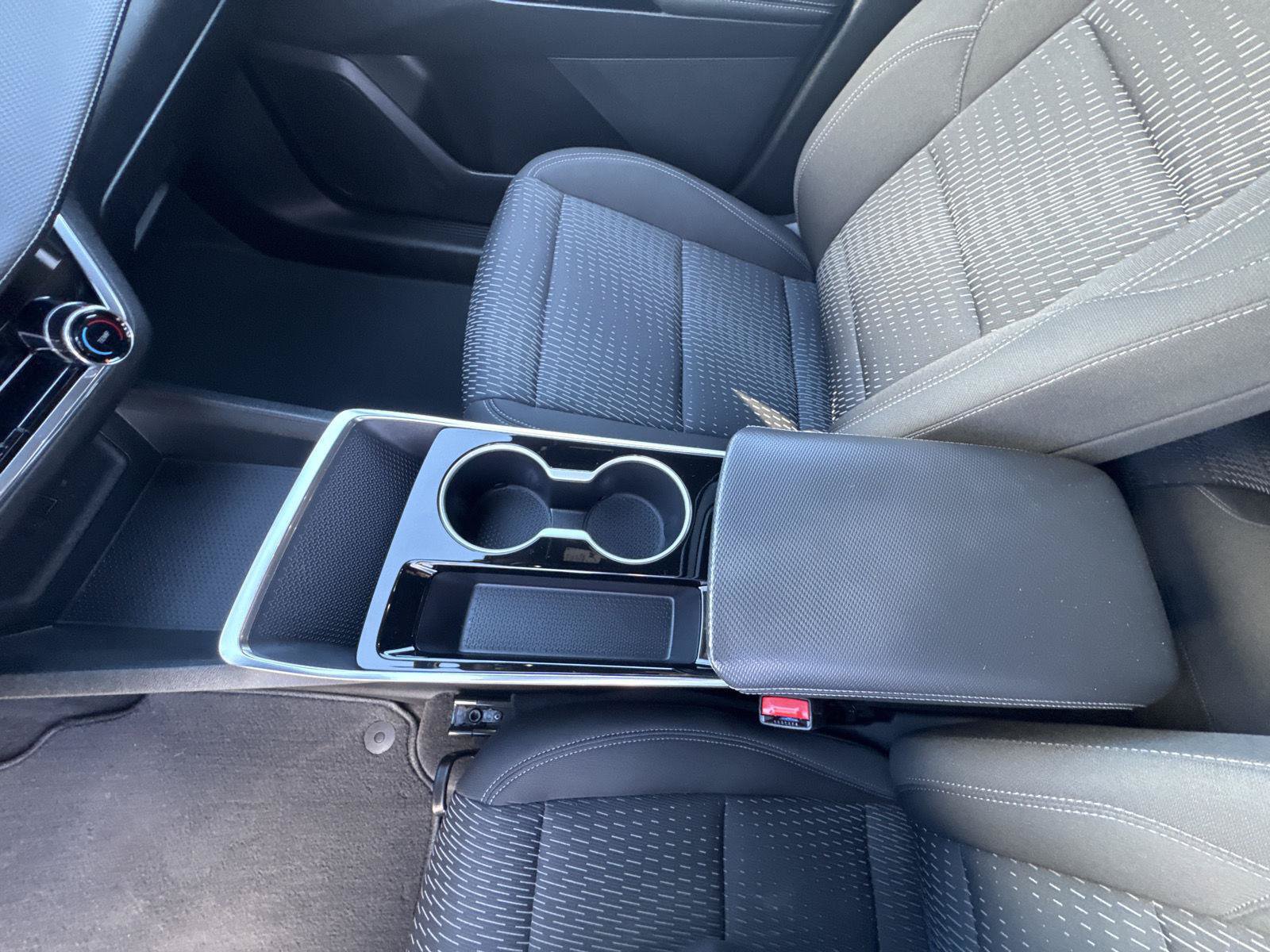 Used 2025 Chevrolet Equinox LT w/ Safety and Technology Package FWD image 25
