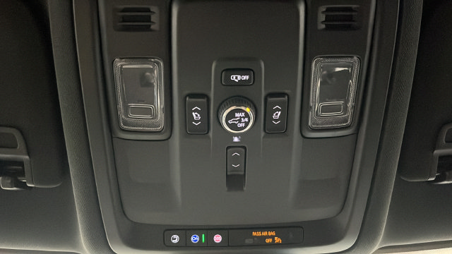 Used 2025 Chevrolet Suburban Premier AWD/4WD image 32