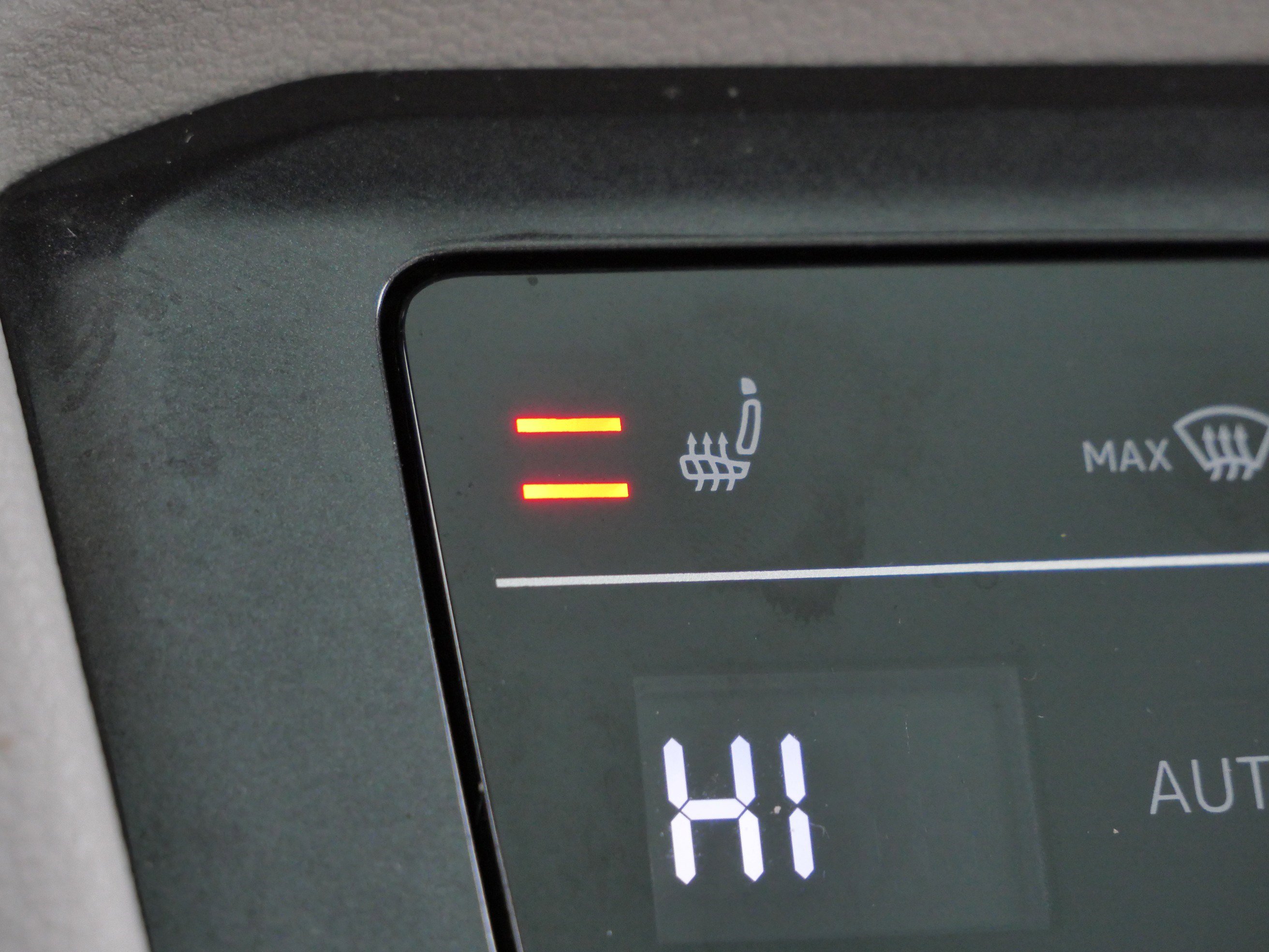 Certified 2023 Volkswagen Tiguan SE R-Line image 30