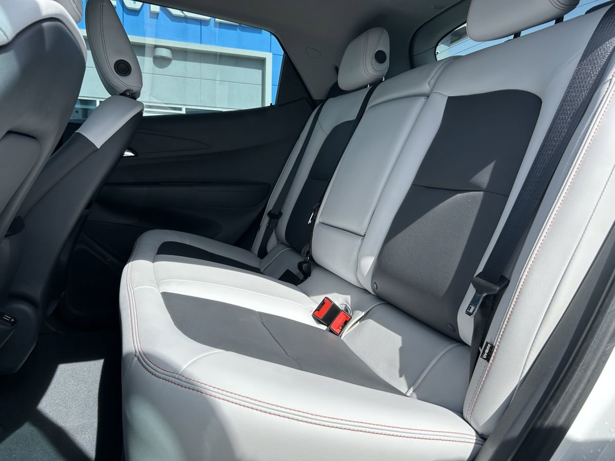 Used 2019 Chevrolet Bolt Premier w/ Infotainment Package FWD image 13