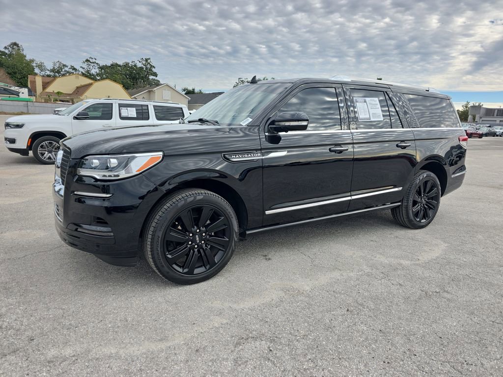 Used 2023 Lincoln Navigator L Reserve image 7