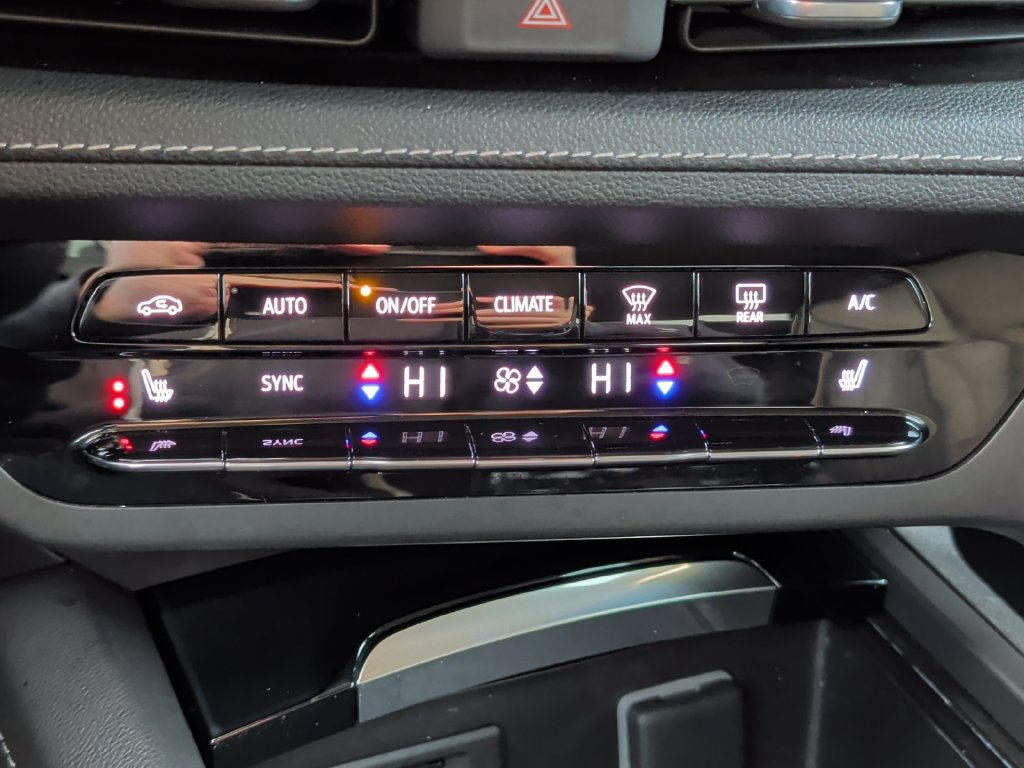 Used 2022 Buick Envision Essence w/ Technology Package I AWD/4WD image 23