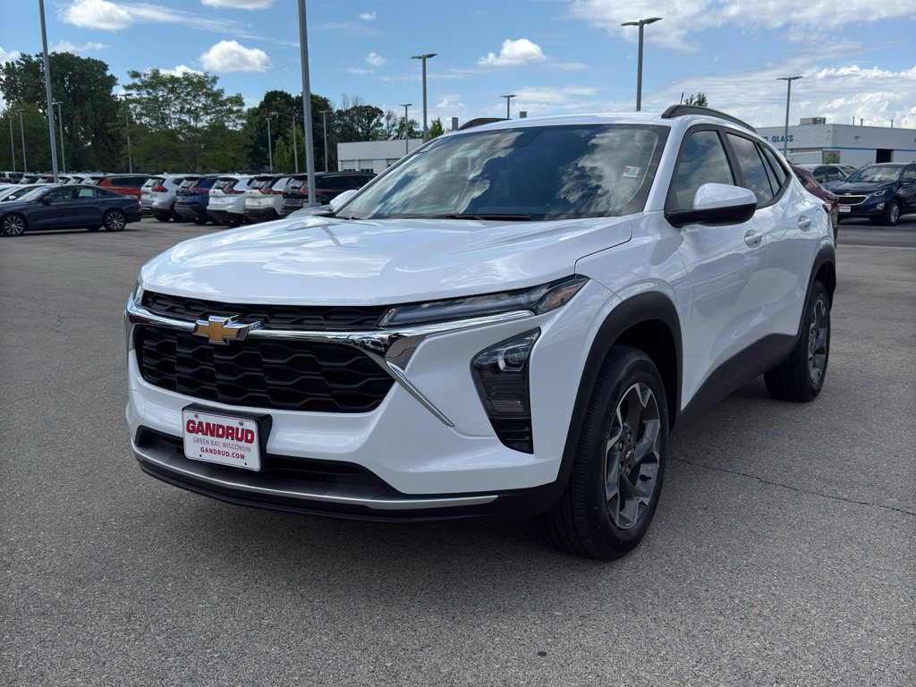 Certified 2024 Chevrolet Trax LT w/ Driver Confidence Package FWD image 2