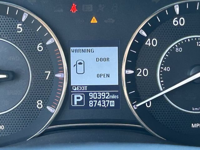 Used 2017 Nissan Armada Platinum w/ Interior Lighting Package RWD image 32