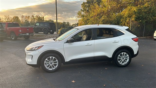 Used 2022 Ford Escape SE image 6