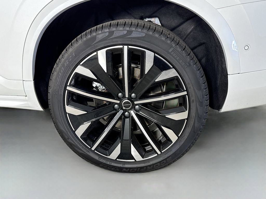 New 2026 Volvo XC90 B6 Plus w/ Protection Package Premier image 33