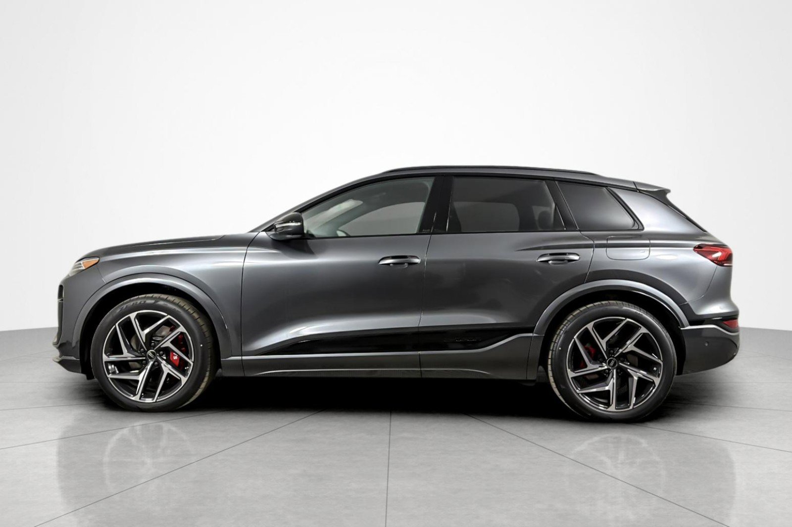 New 2027 Audi SQ6 e-tron Premium Plus AWD/4WD image 3