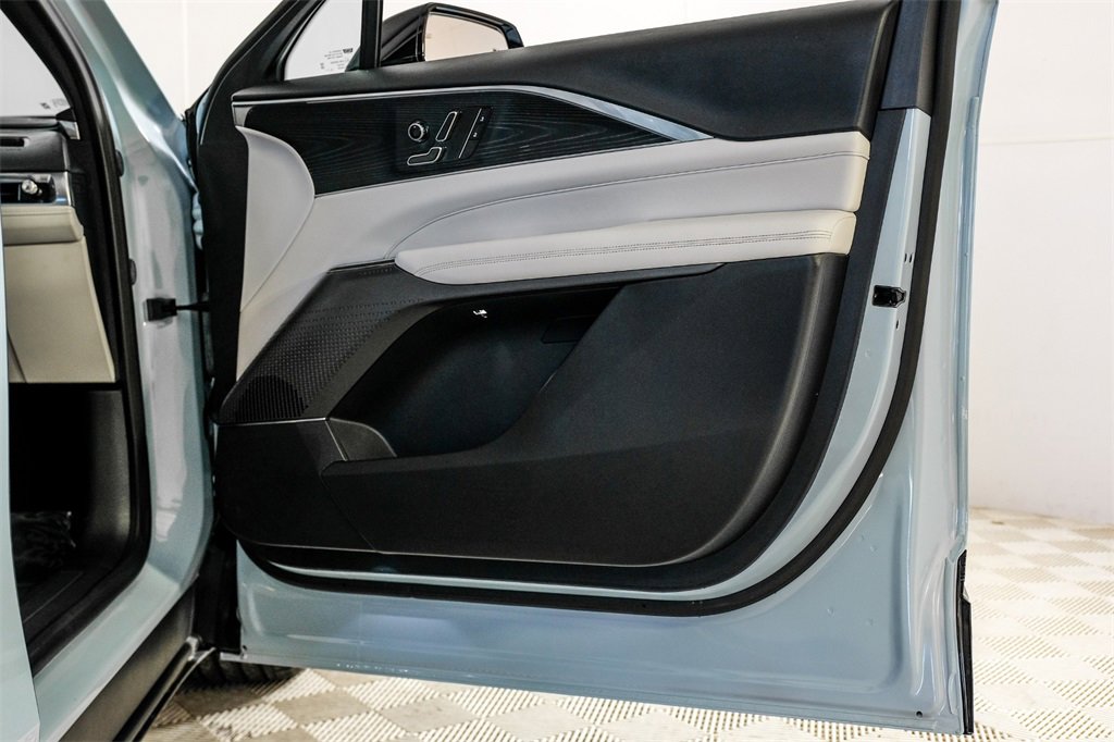 Used 2024 Cadillac Lyriq Luxury image 45