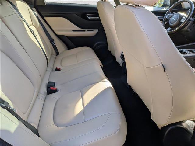 Used 2017 Jaguar F-PACE Premium image 20
