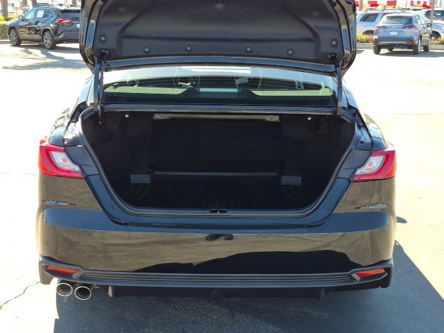 Used 2025 Toyota Camry SE w/ Convenience Package FWD image 7