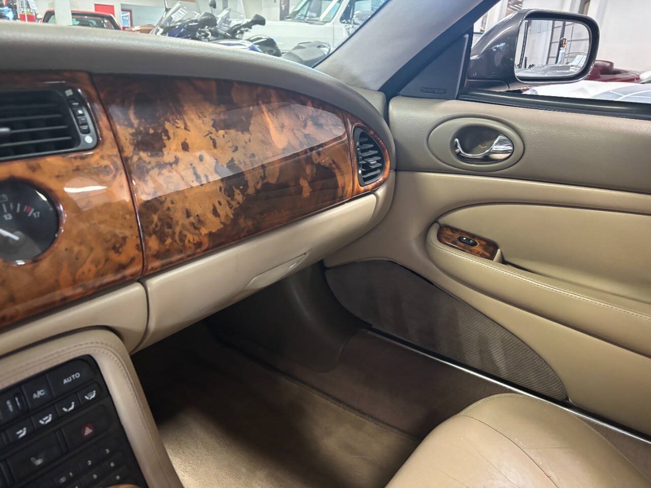 Used 1998 Jaguar XK8 Convertible RWD image 38