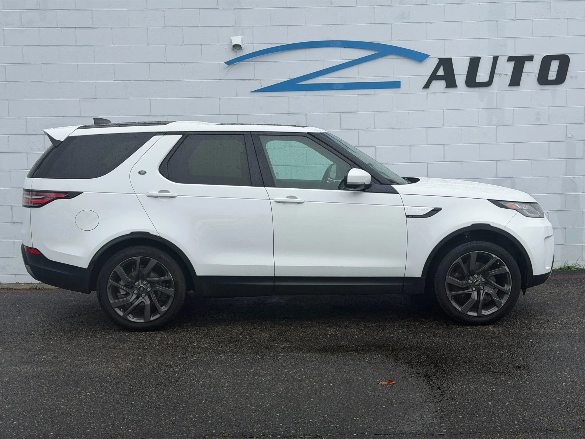 Used 2018 Land Rover Discovery HSE image 6