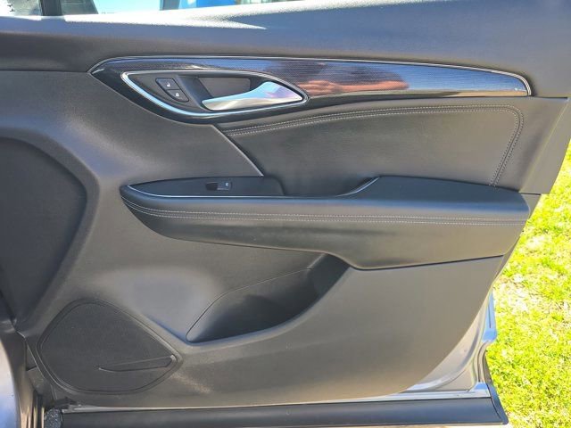 Used 2021 Buick Envision Essence w/ Sport Touring Package FWD image 18