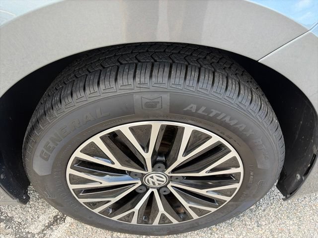 Used 2019 Volkswagen Jetta SE w/ Cold Weather Package FWD image 9