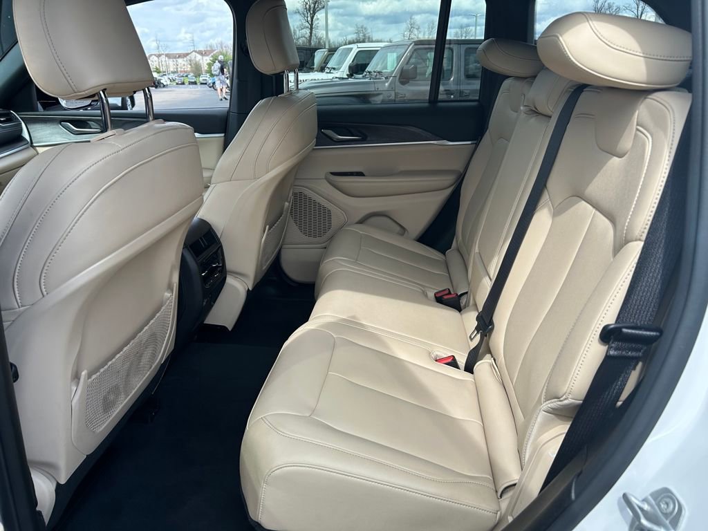 Certified 2023 Jeep Grand Cherokee Limited w/ Trailer Tow Prep Group (B) AWD/4WD image 24