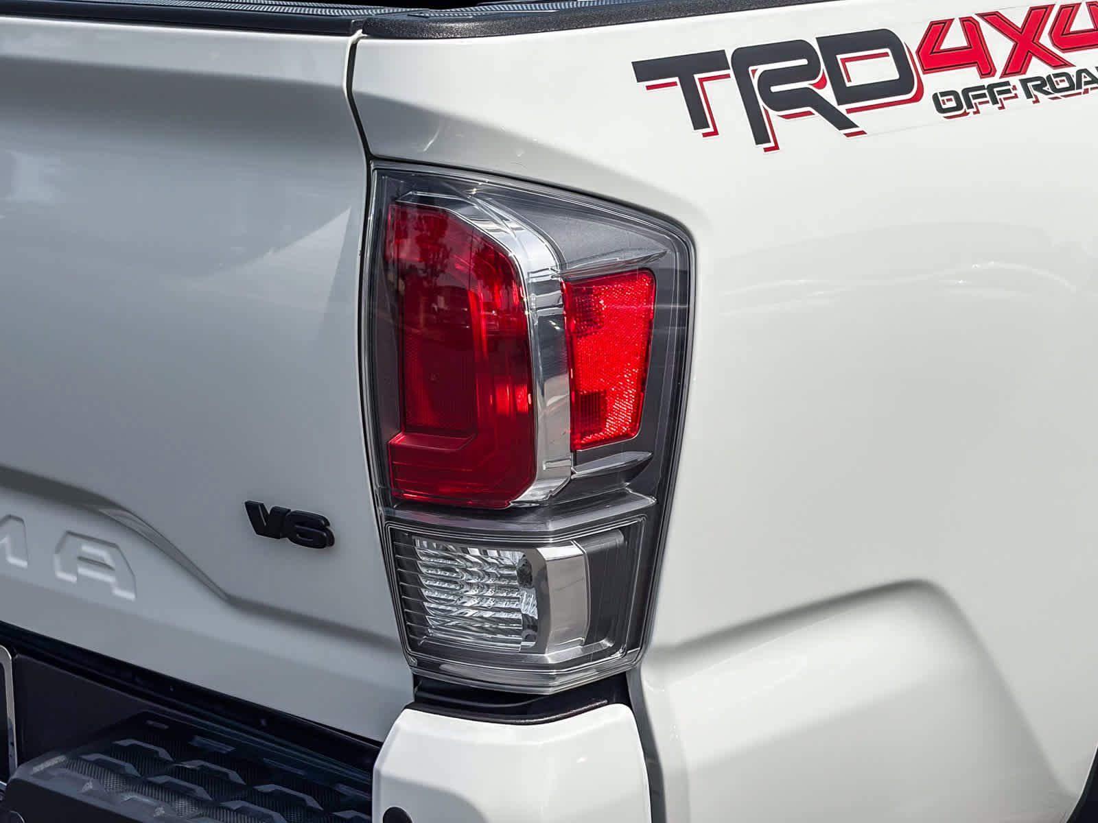 Used 2021 Toyota Tacoma TRD Off-Road w/ TRD Premium Off Road Package AWD/4WD image 8