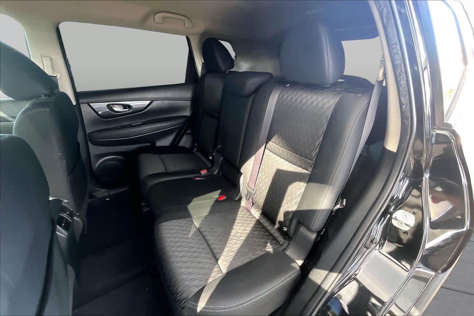 Certified 2019 Nissan Rogue SV FWD image 19