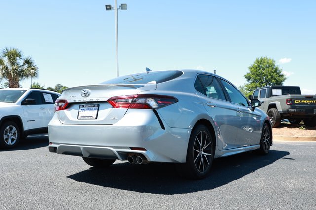 Used 2023 Toyota Camry SE FWD image 6