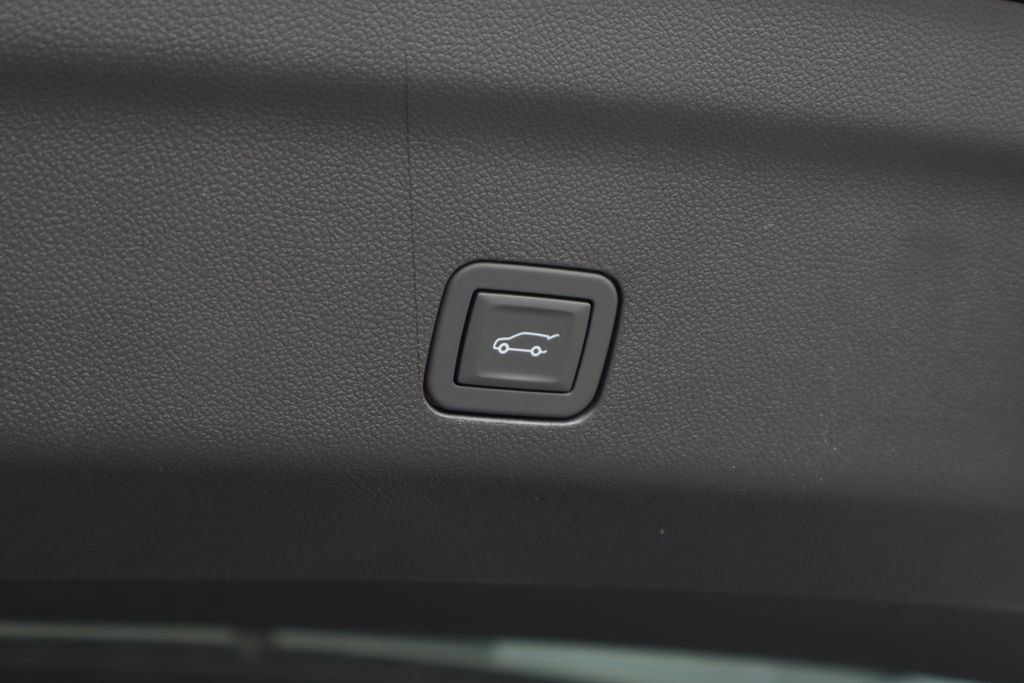 New 2026 GMC Yukon Denali w/ Sun & Power Step Package image 23