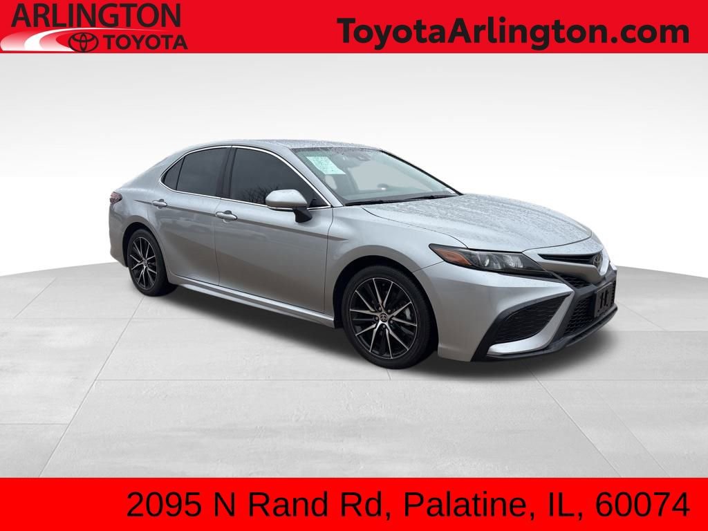 Used 2022 Toyota Camry SE image 1