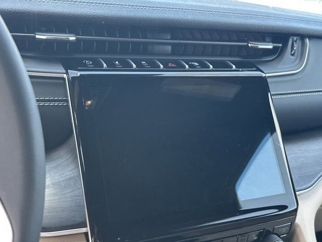 Certified 2024 Jeep Grand Cherokee Limited w/ Black Appearance Package image 30