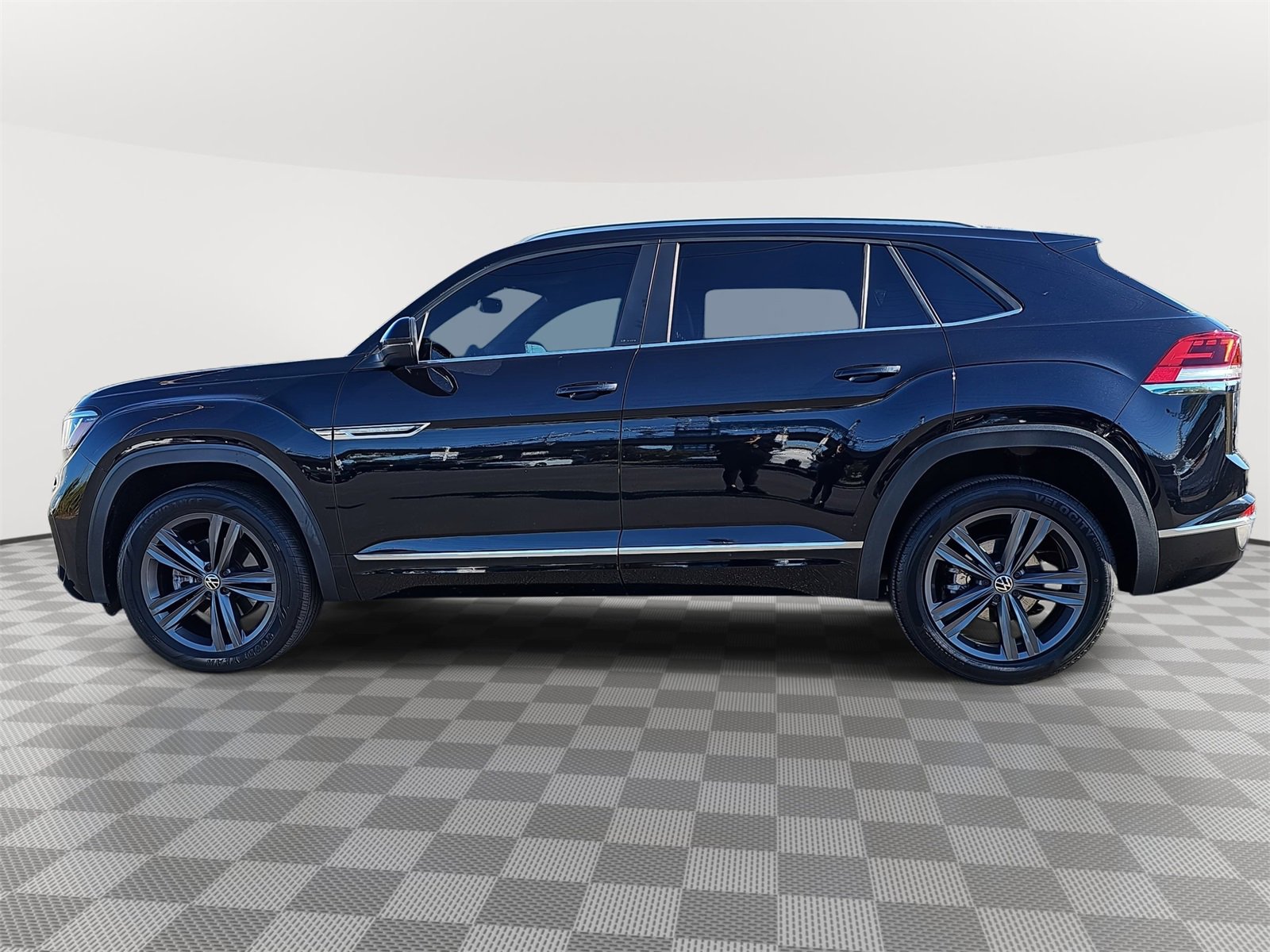 Used 2021 Volkswagen Atlas Cross Sport SE w/ Panoramic Sunroof Package image 8