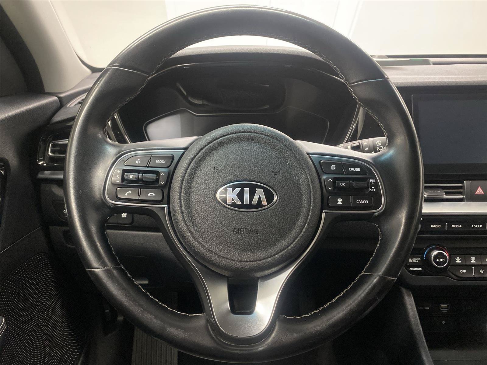 Used 2020 Kia Niro EX FWD image 15