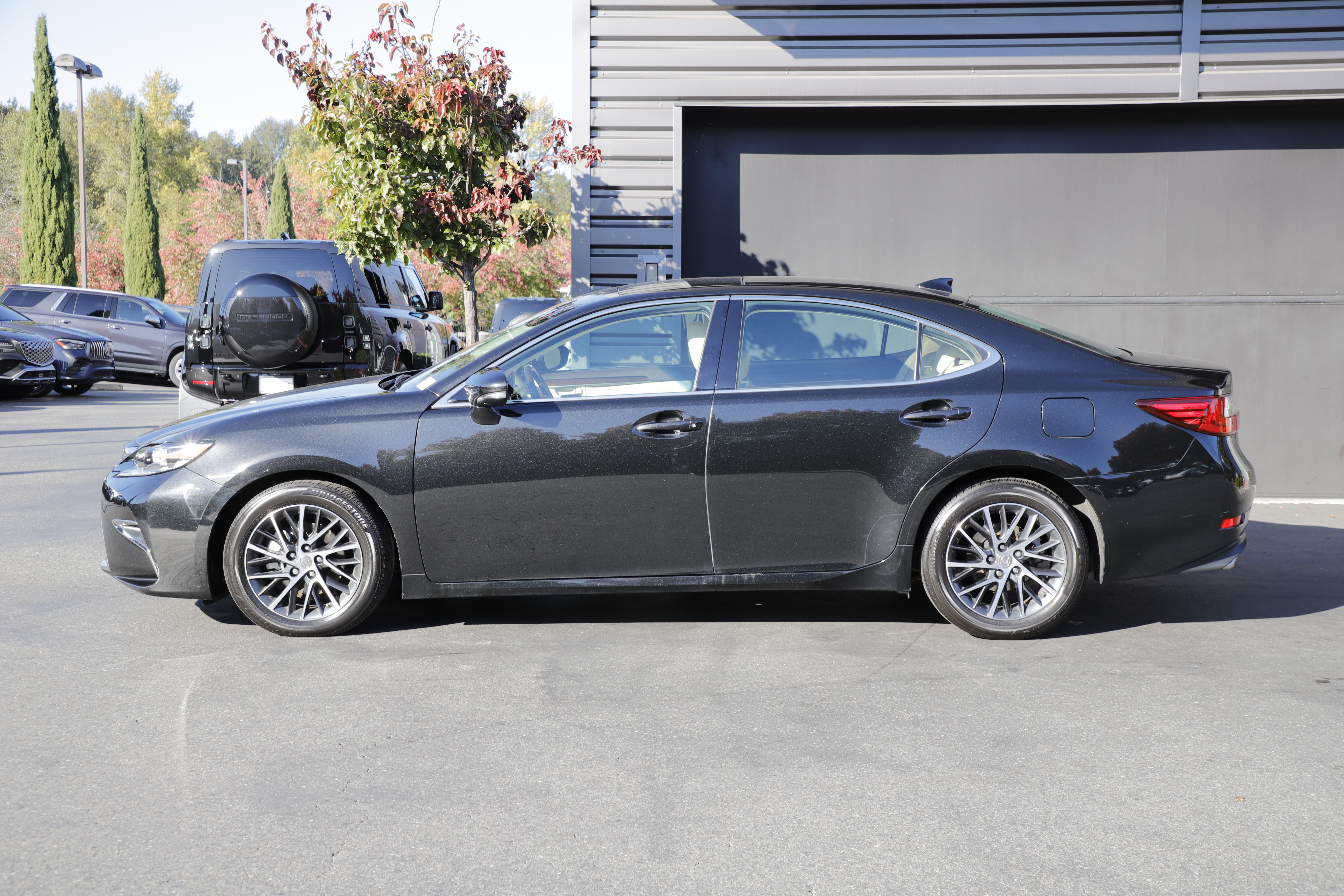 Used 2017 Lexus ES 350 w/ Navigation System Package FWD image 5