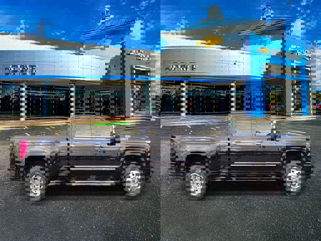 Used 2024 Chevrolet Silverado 3500 High Country w/ High Country Premium Package image 2