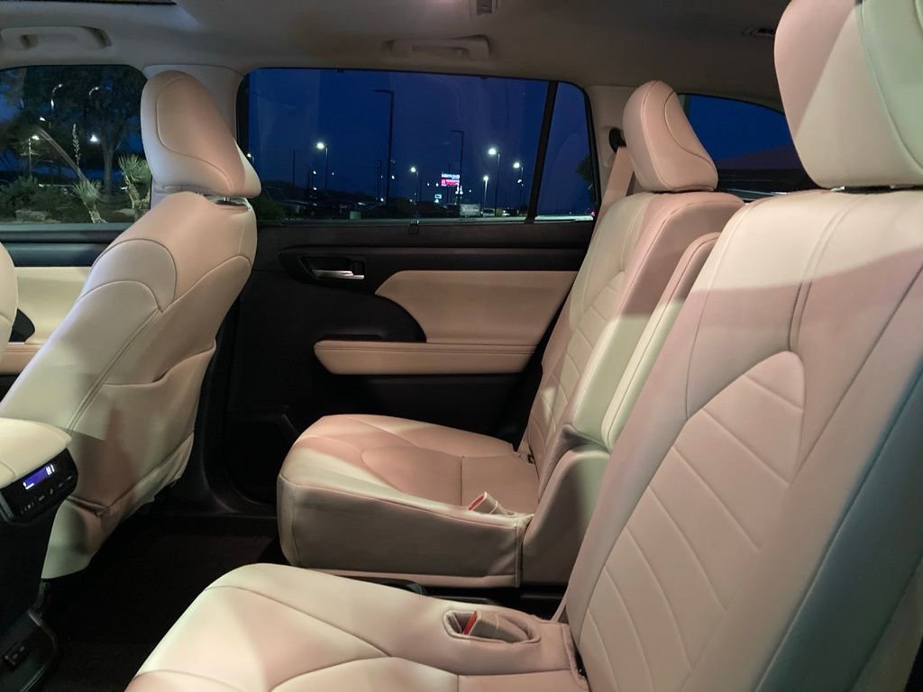 Certified 2025 Toyota Highlander XLE image 11