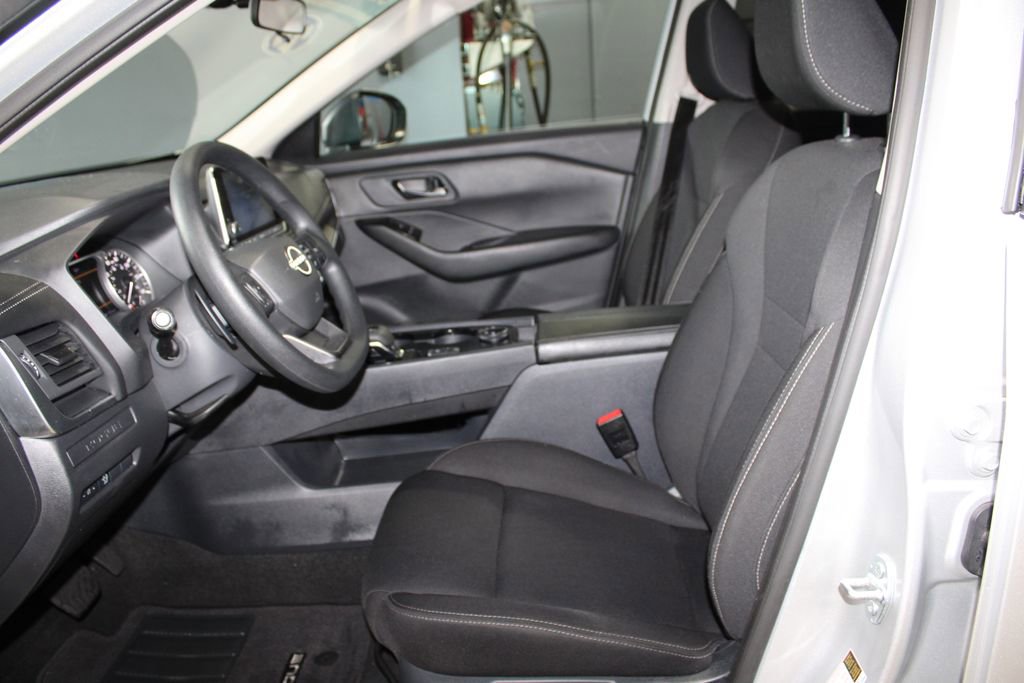 Used 2025 Nissan Rogue S AWD/4WD image 12