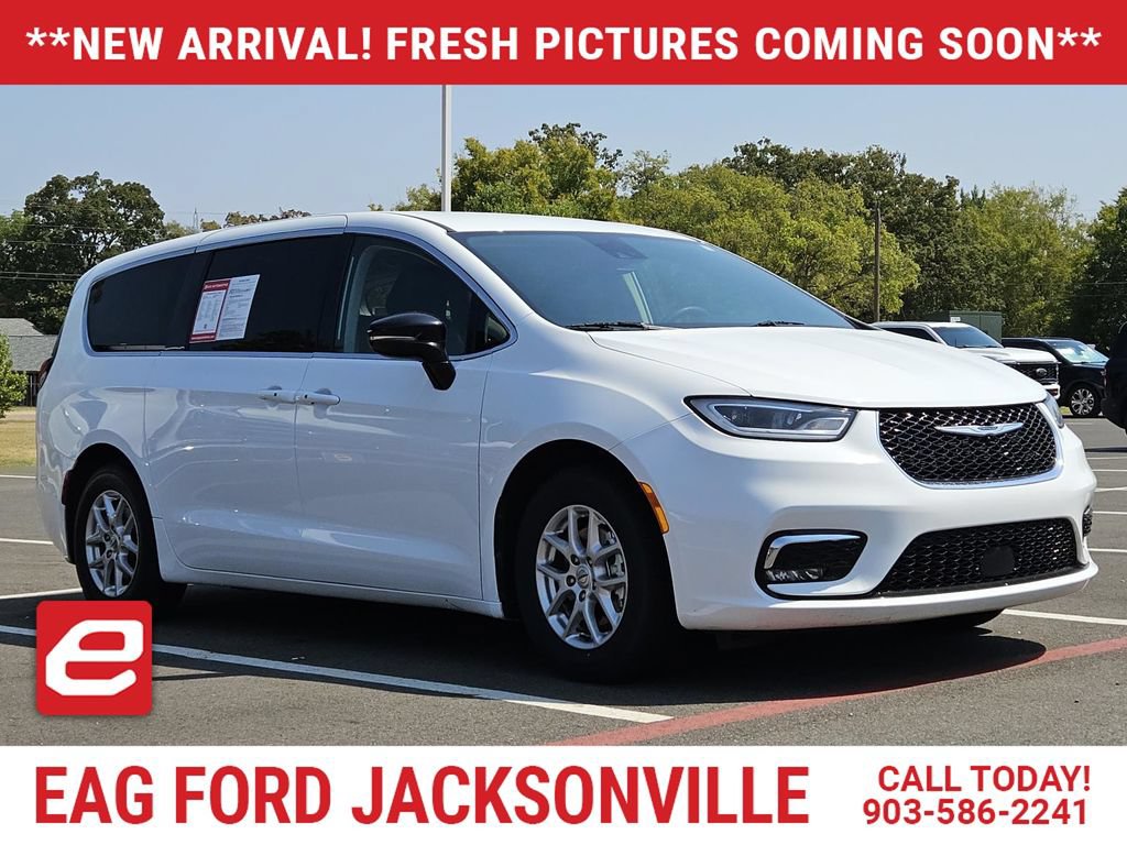 Used 2024 Chrysler Pacifica Touring-L FWD image 1